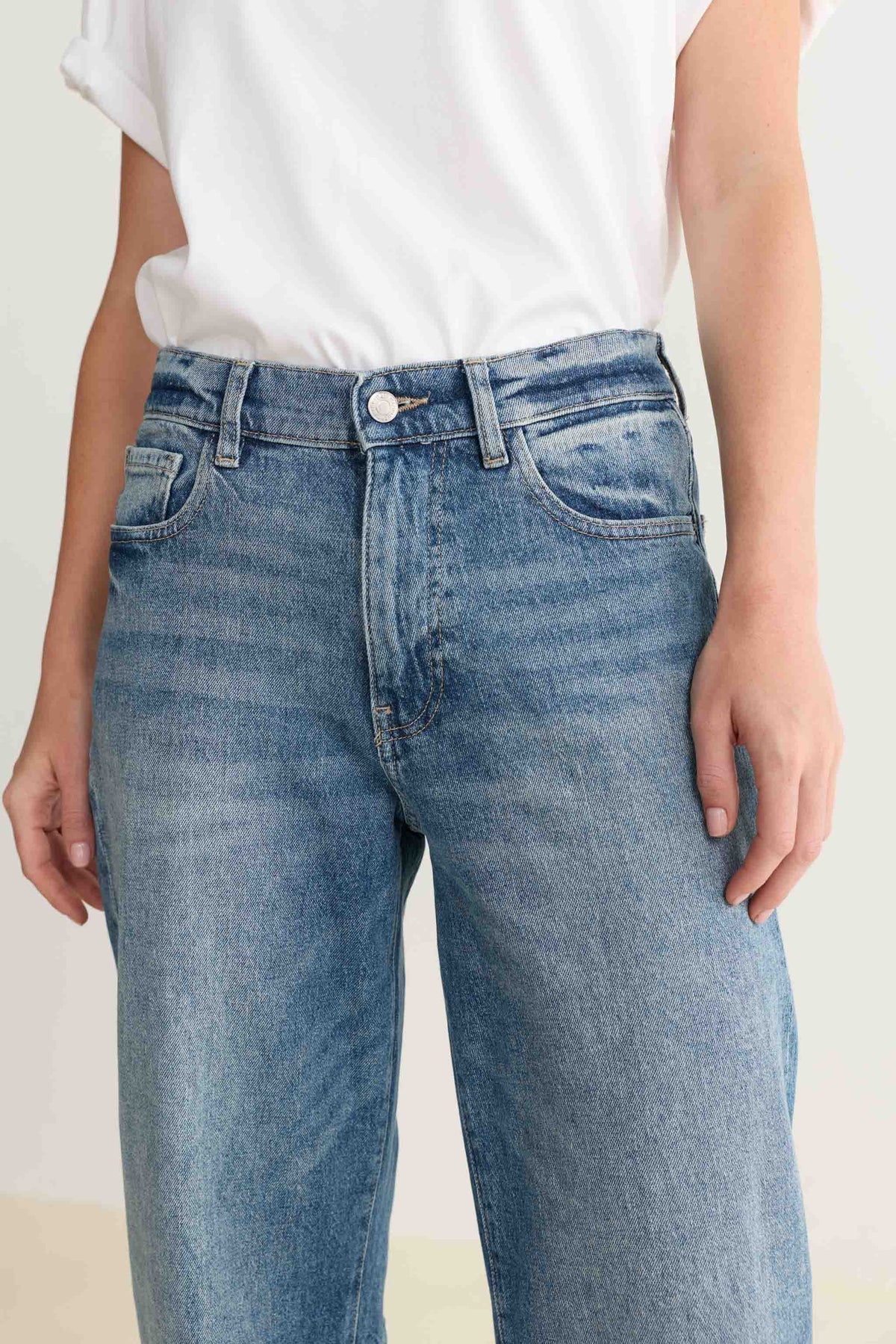 BNA - SOFT CURVE BARREL JEANS | SADIE