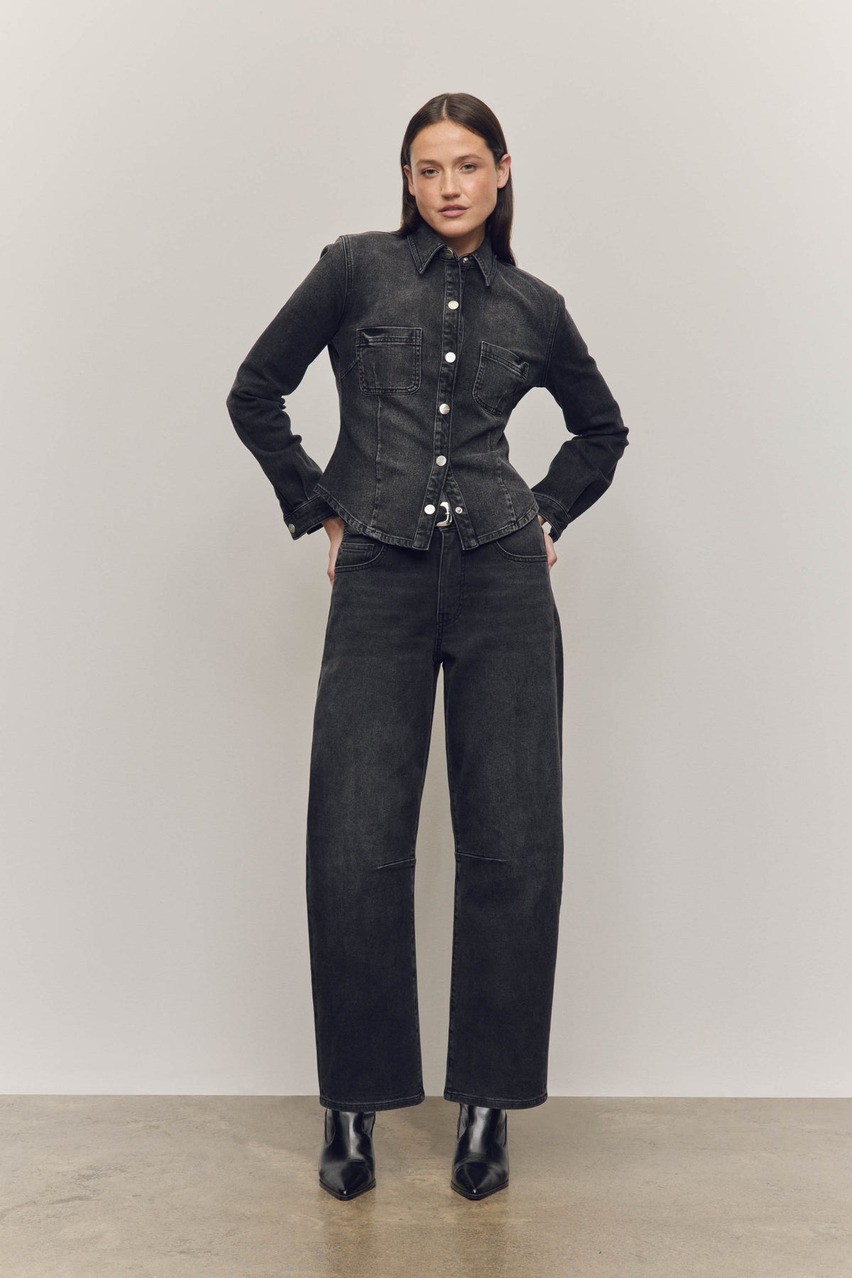 BNA - SOFT CURVE BARREL JEANS | IN THE NIGHT