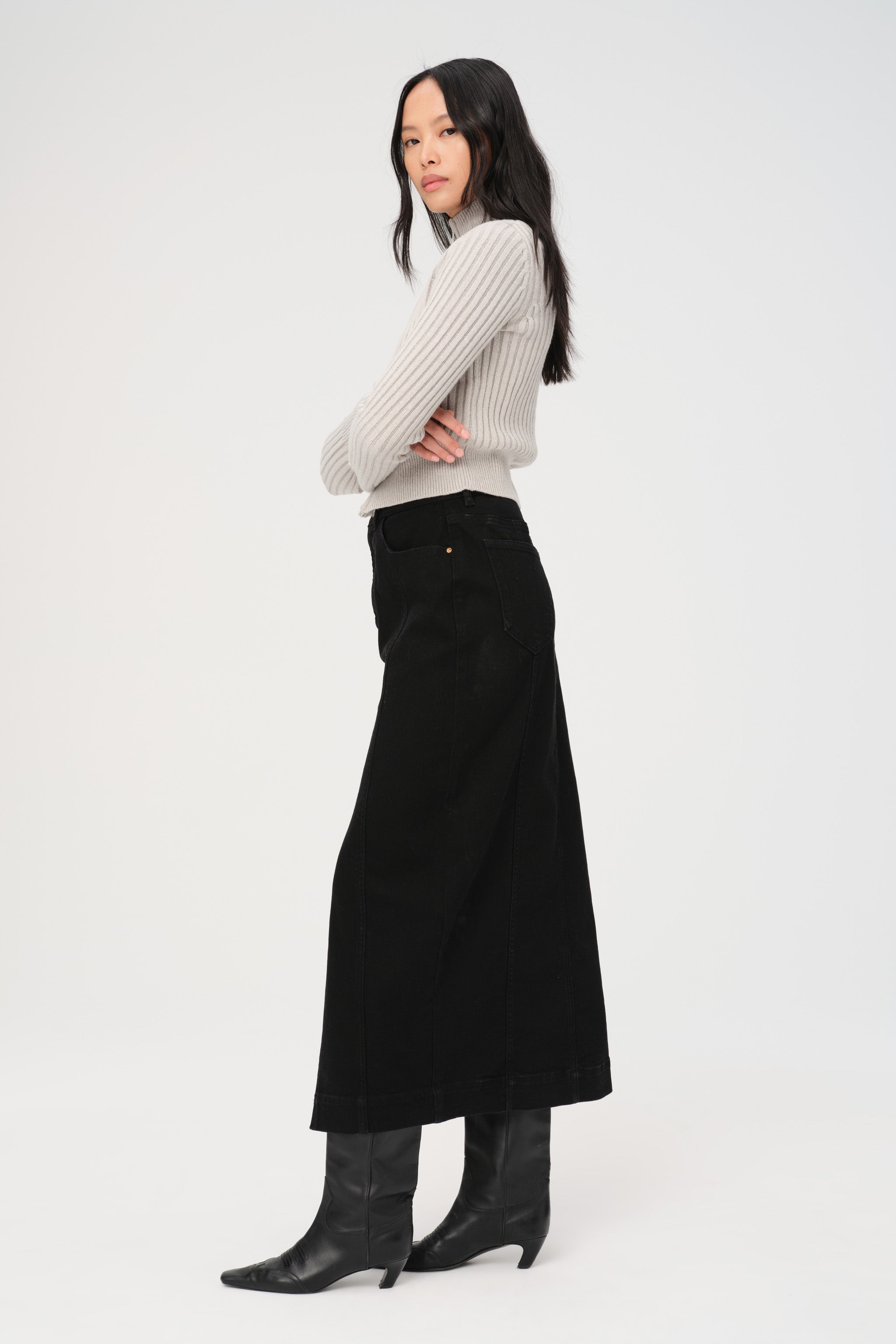 スカート THE MUSEUM VISITOR DIAGONAL ZIPPER DETAIL DENIM SKIRT BLACK High Rise Long Skirt With Center Front Slit - Cloud Stone