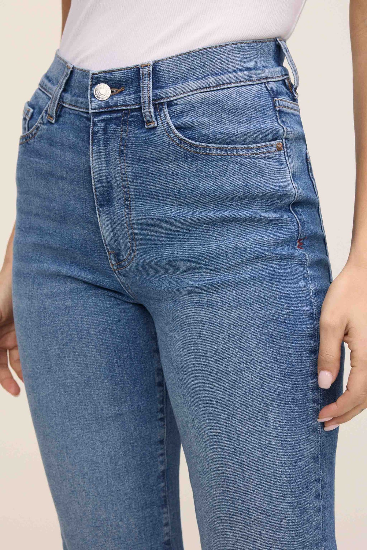 Women's Cropped Straight Leg Blue Jean