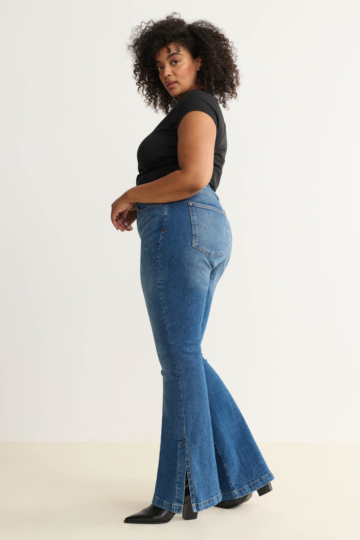 MIA PLUS - FLARE JEANS | ROWDY