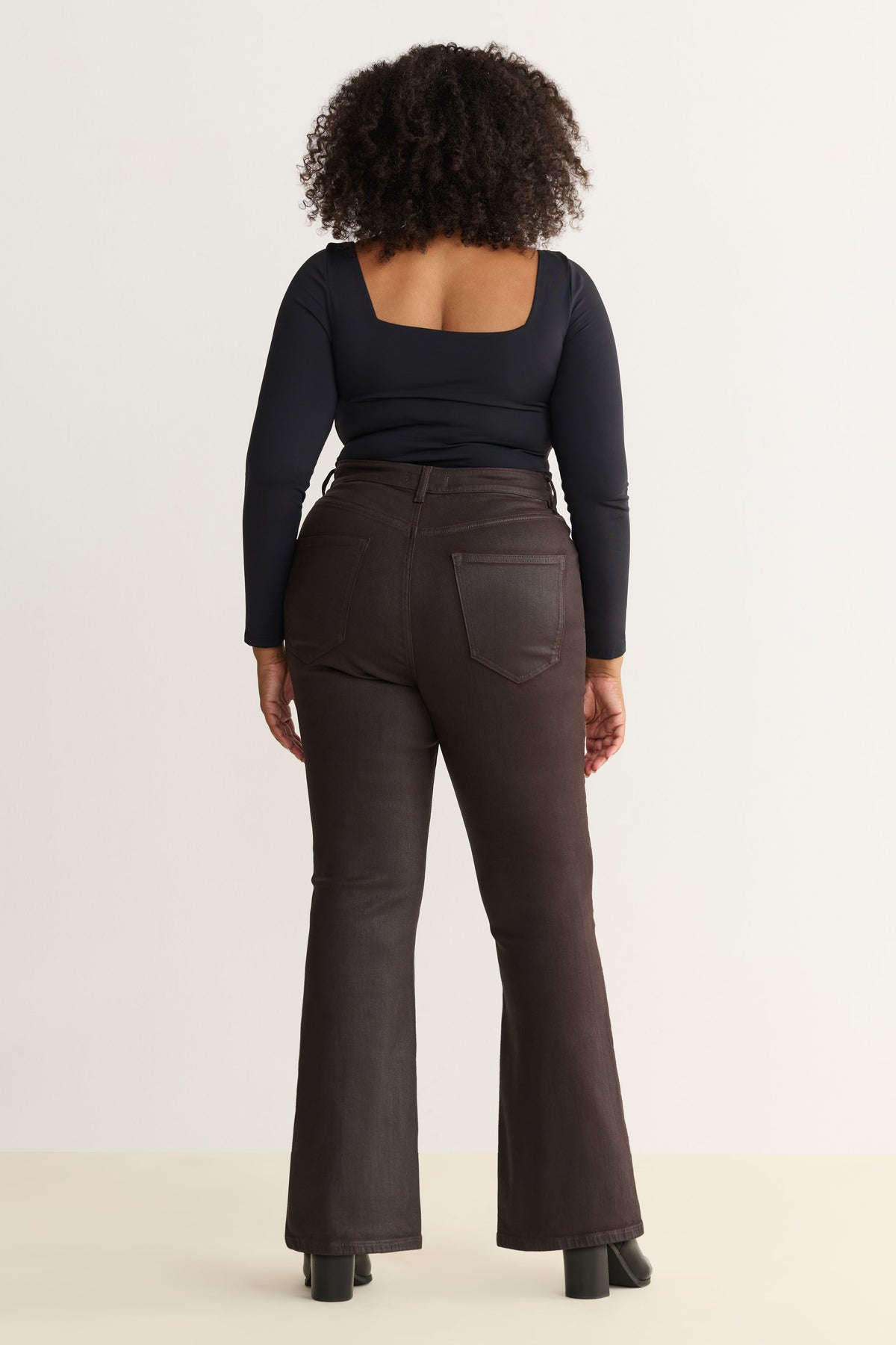 NAO STRETCH PLUS - HIGH RISE BOOTCUT JEANS | COATED AMERICANO