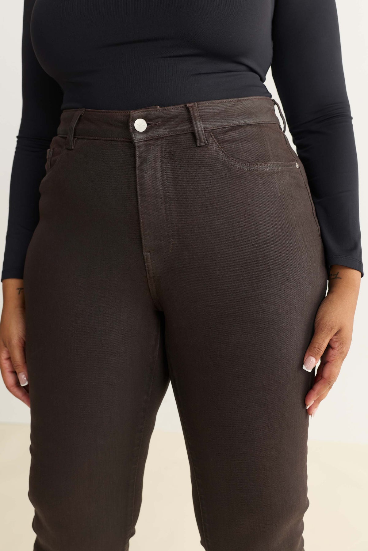 NAO STRETCH PLUS - HIGH RISE BOOTCUT JEANS | COATED AMERICANO