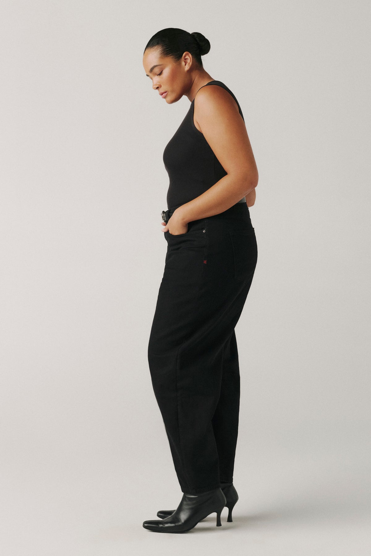 BNA PLUS  - SOFT CURVE BARREL JEANS | INKWELL