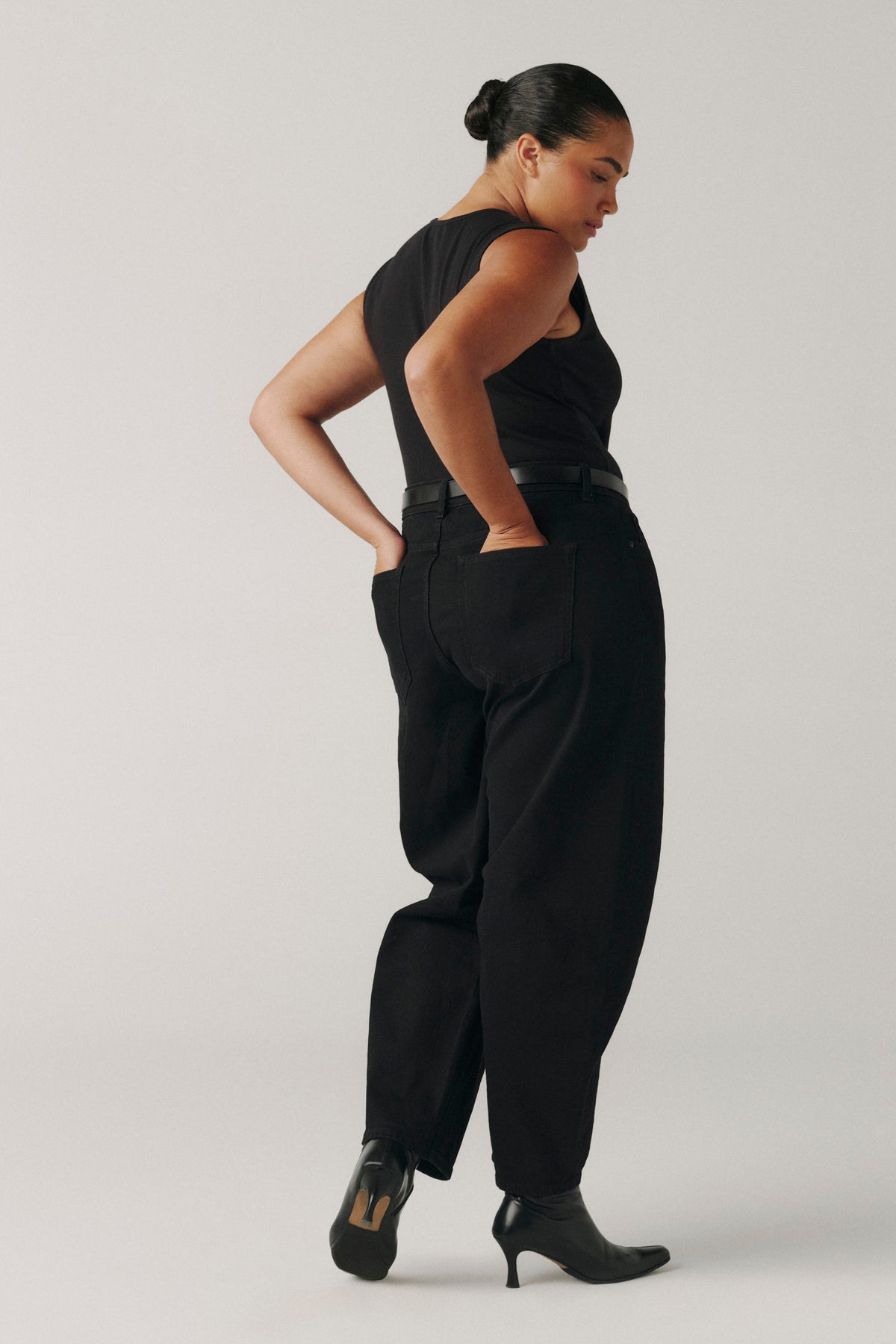 BNA PLUS  - SOFT CURVE BARREL JEANS | INKWELL