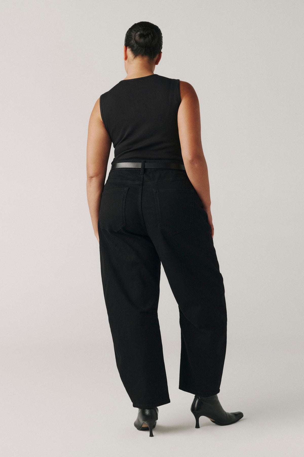 BNA PLUS  - SOFT CURVE BARREL JEANS | INKWELL