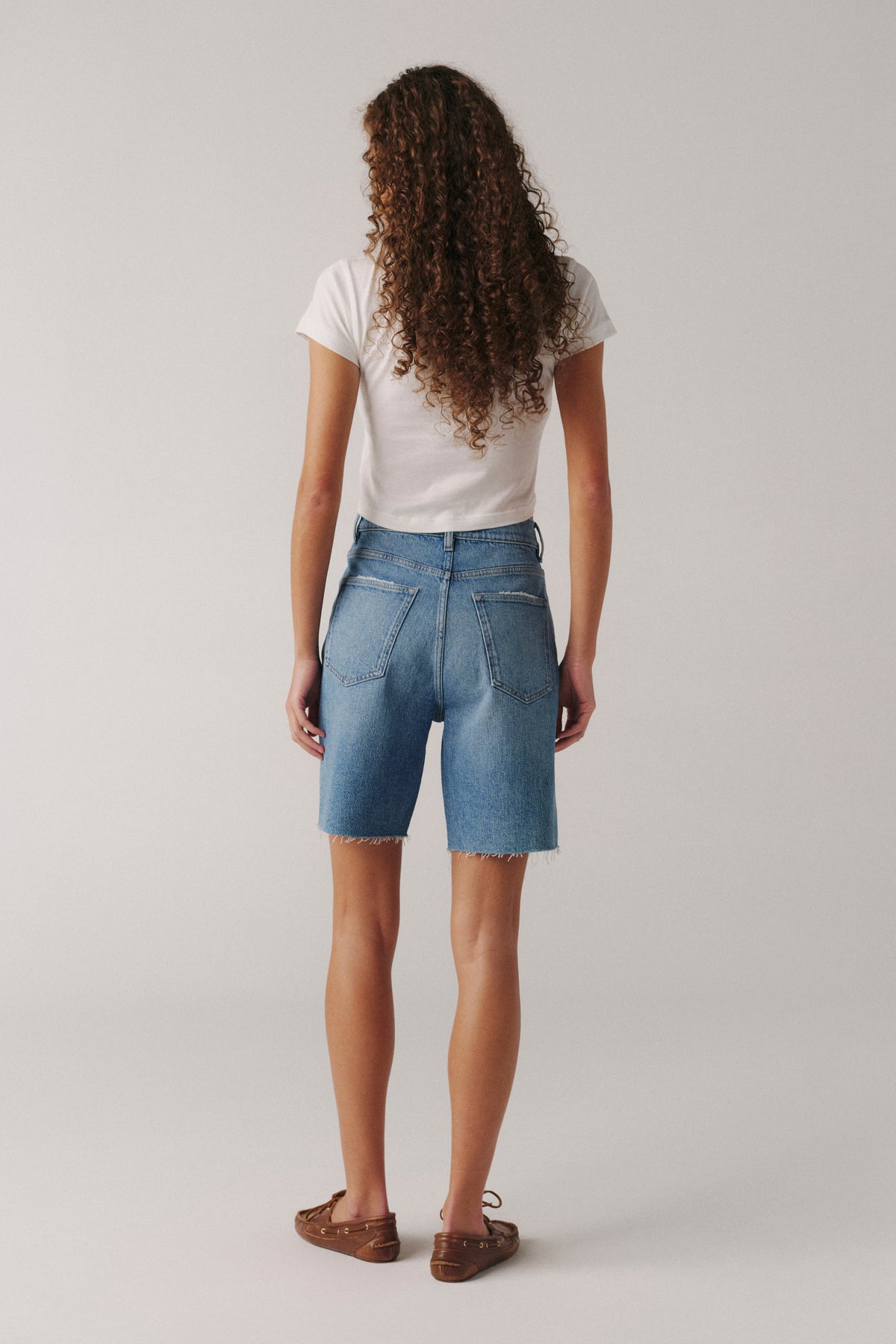 MTY - 90'S JEAN SHORT | LOOKING BACK
