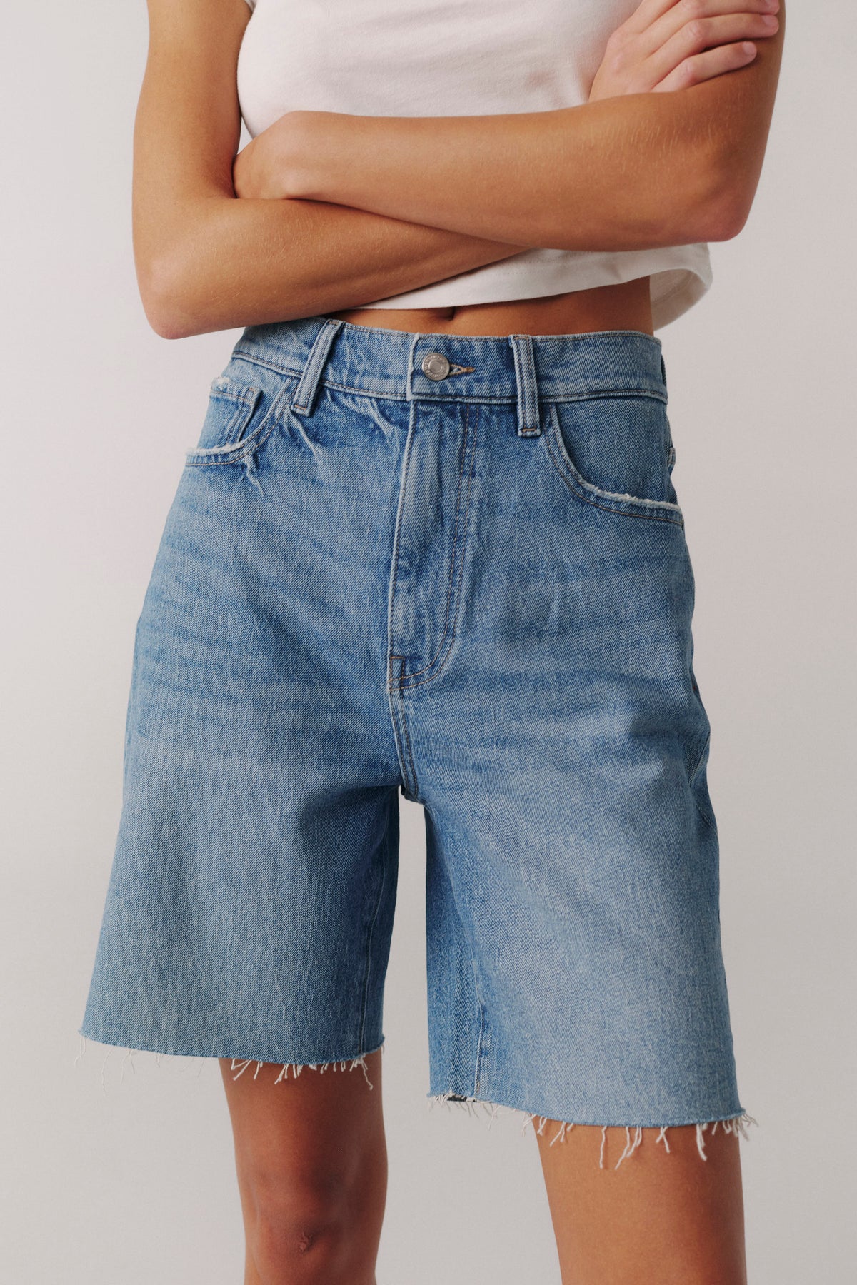 MTY - 90'S JEAN SHORT | LOOKING BACK