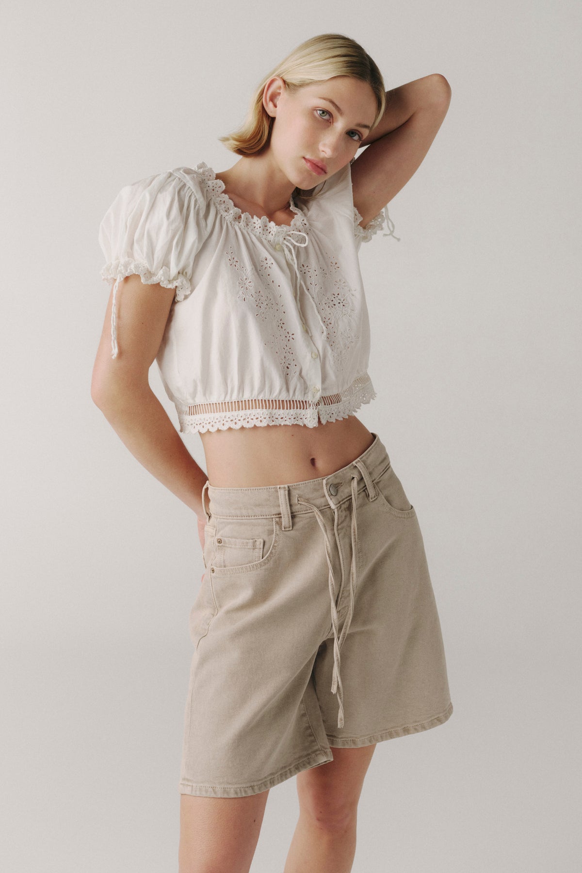 BNA - SOFT CURVE SHORT | SAND DOLLAR