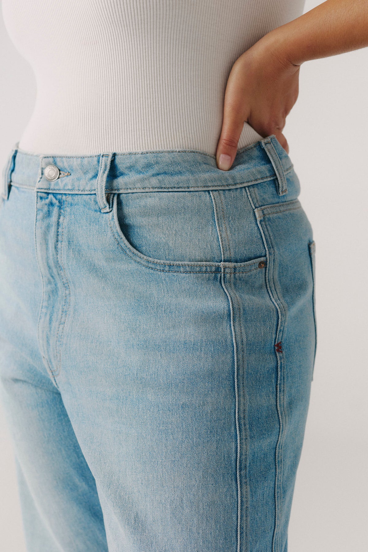 BNA PLUS  - SOFT CURVE BARREL JEANS | NEW ROMANTICS