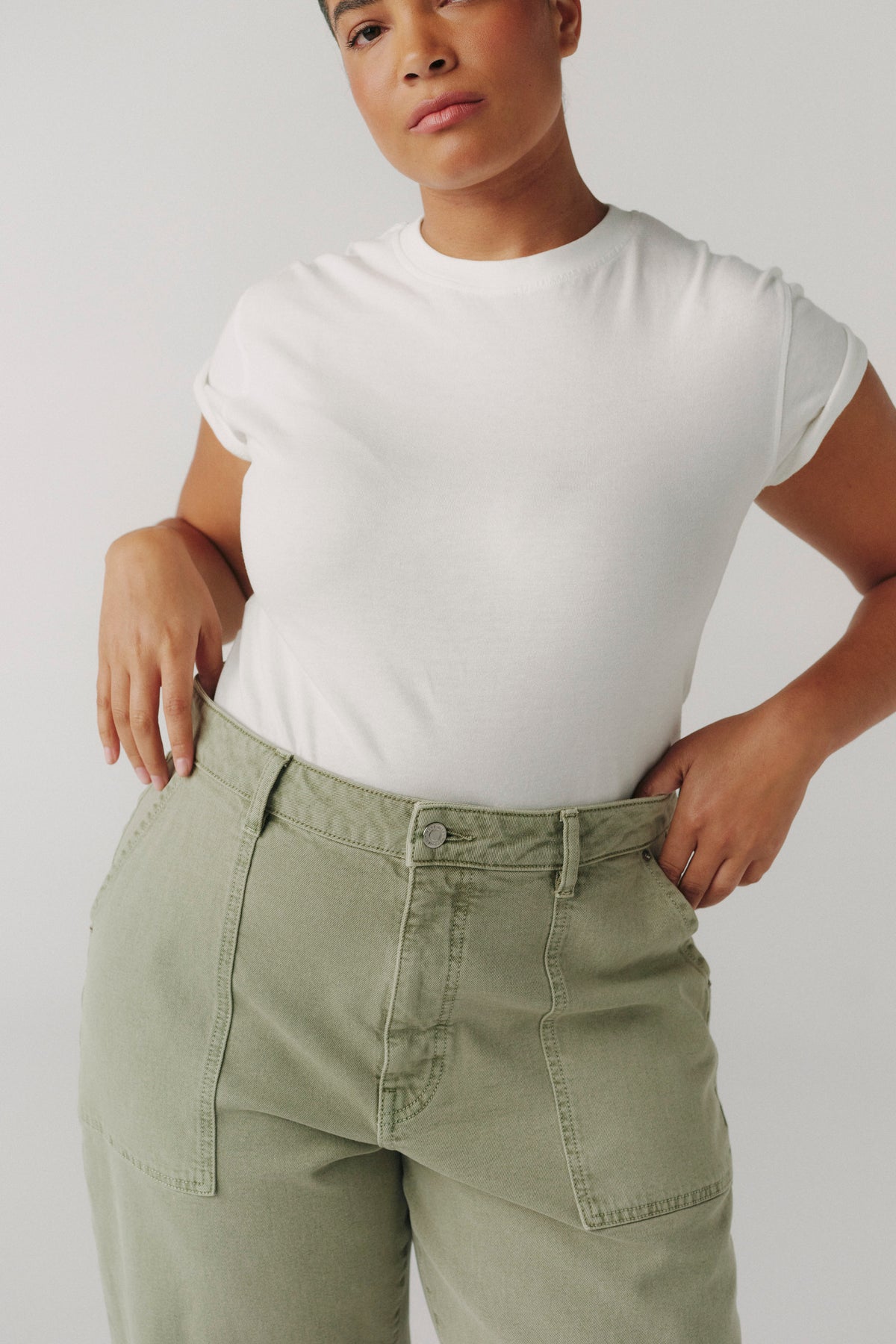 BNA PLUS  - SOFT CURVE BARREL JEANS | LAUREL GREEN