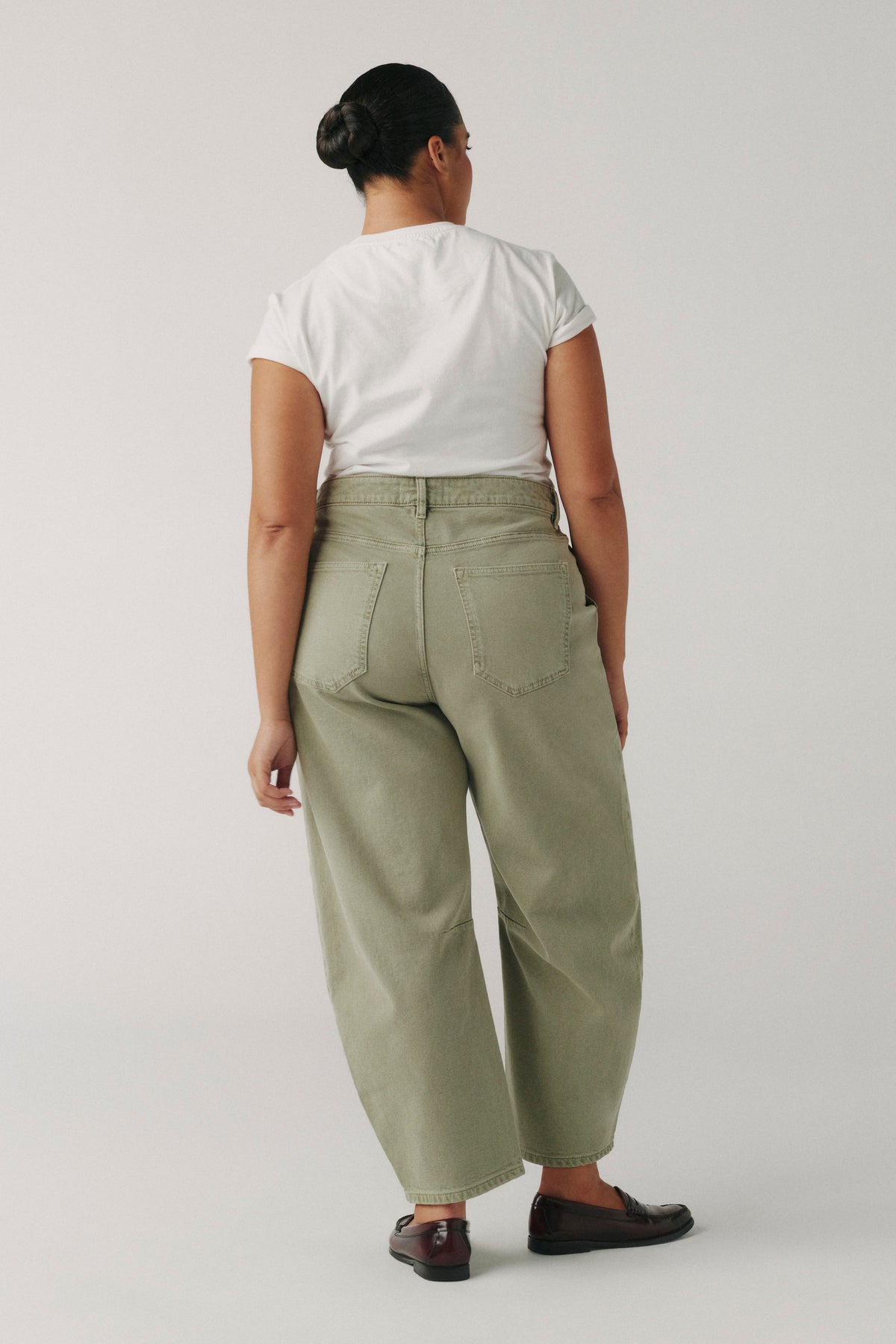 BNA PLUS  - SOFT CURVE BARREL JEANS | LAUREL GREEN