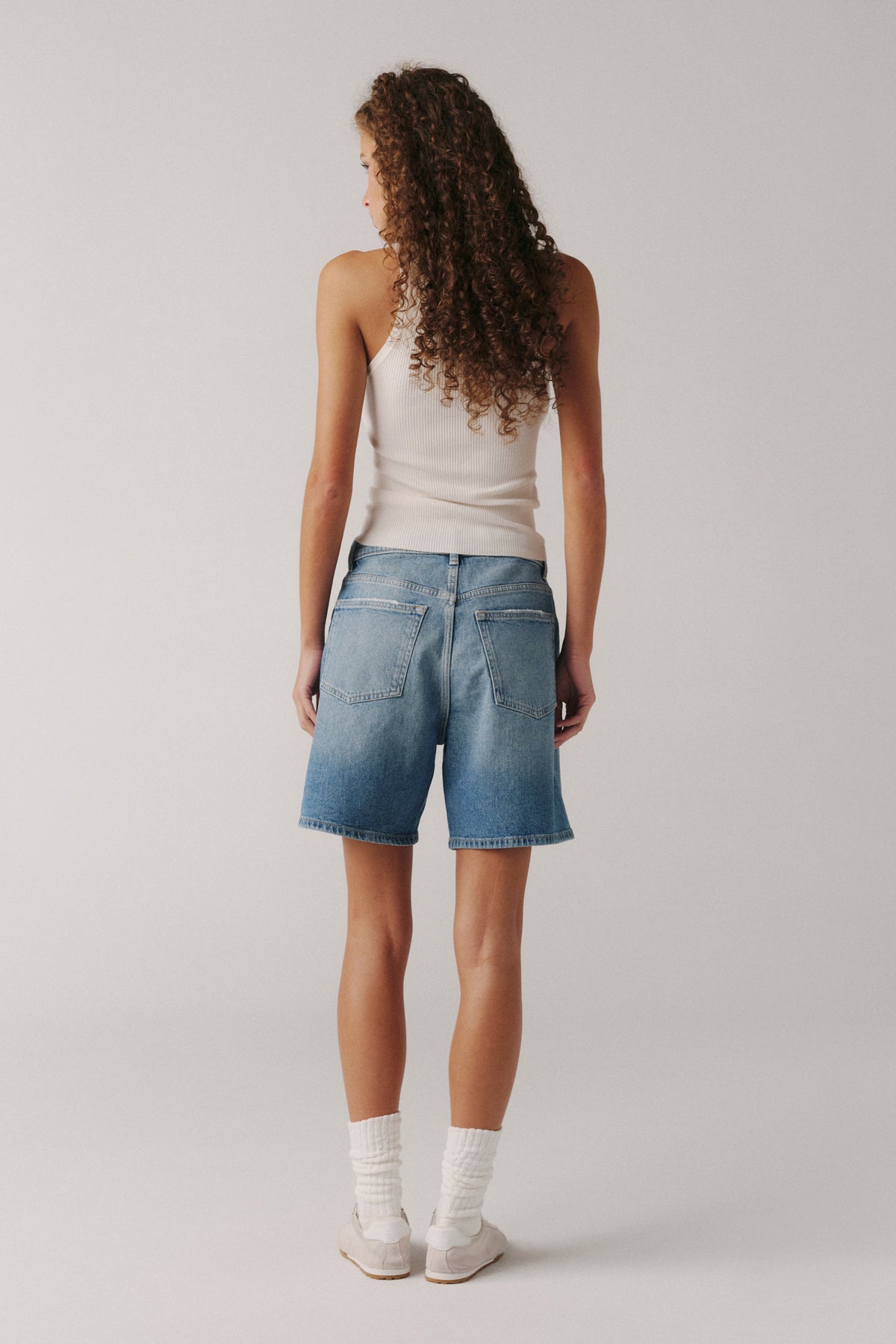 BNA - SOFT CURVE SHORT | OUTTA SIGHT