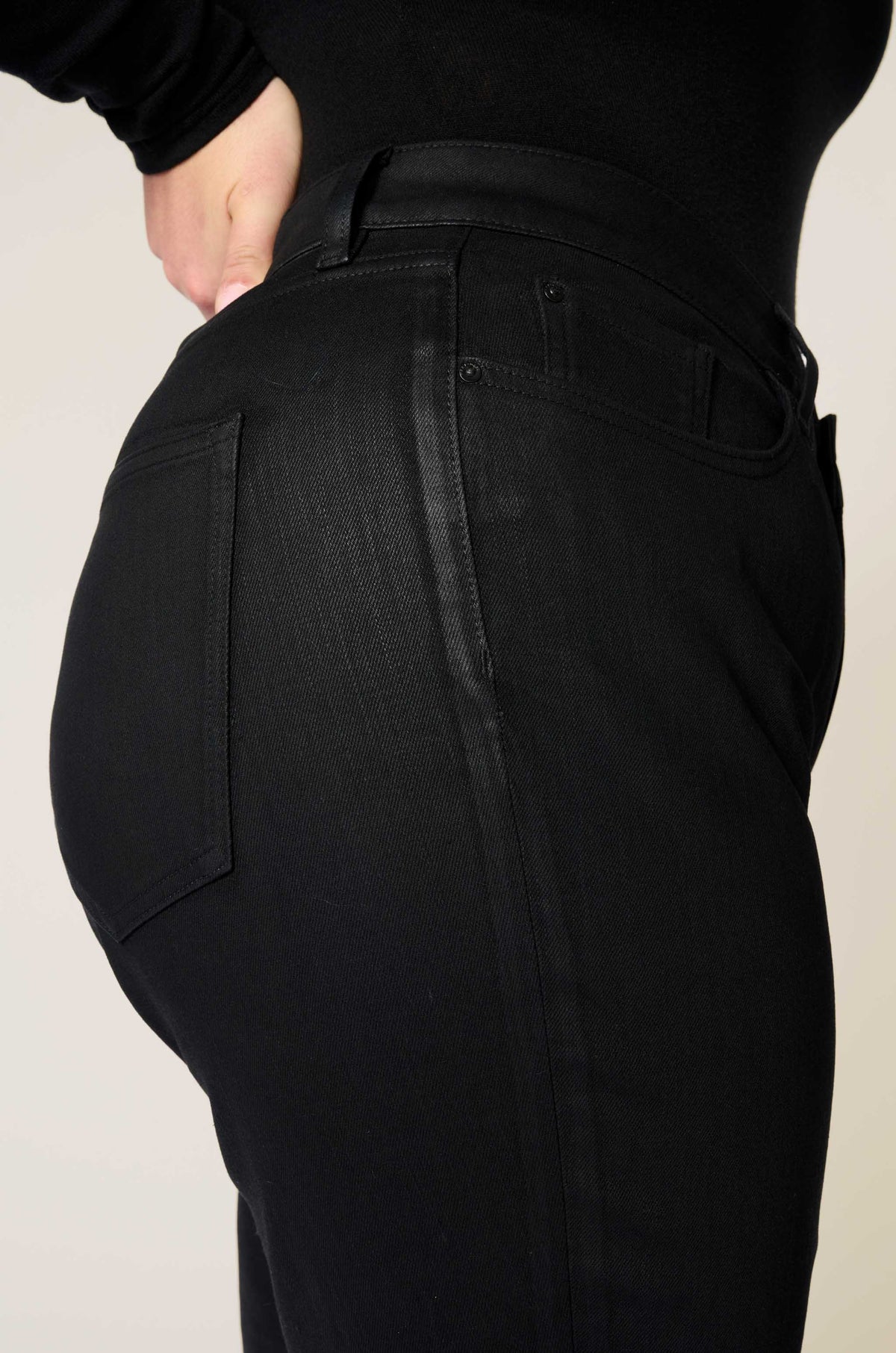 MXP PLUS - HIGH RISE JEANS | ONYX WAX COATED